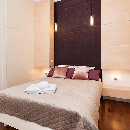 Apartment Metro Nowy Swiat *