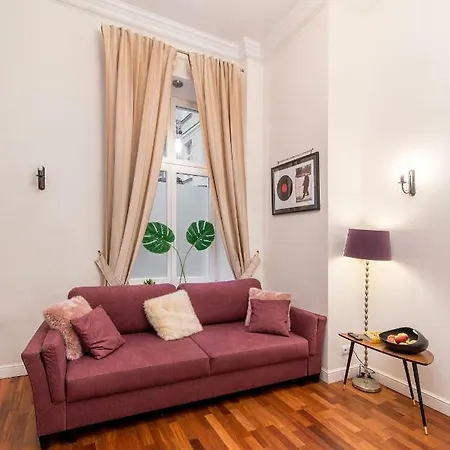 Metro Nowy Swiat 华沙