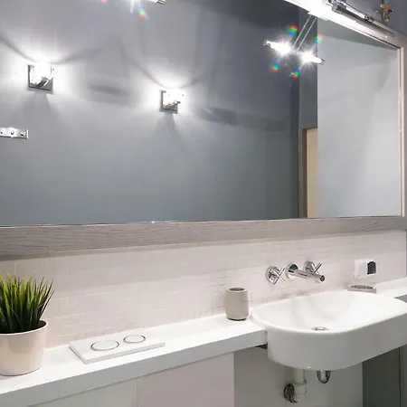 Metro Nowy Swiat Apartment