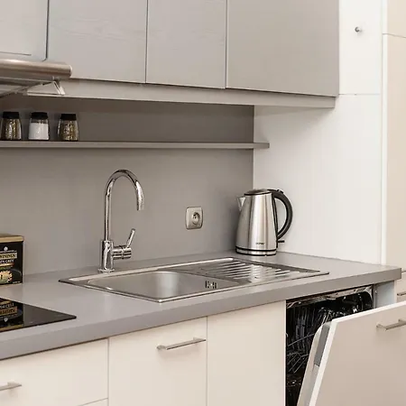 Apartment Metro Nowy Swiat
